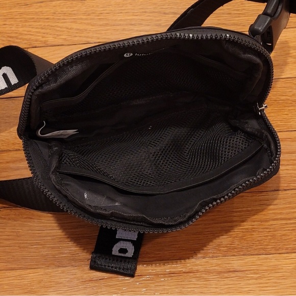 LULULEMON EVERYWHERE BELT BAG WORDMARK LOGO STRAP - Picture 2 of 2